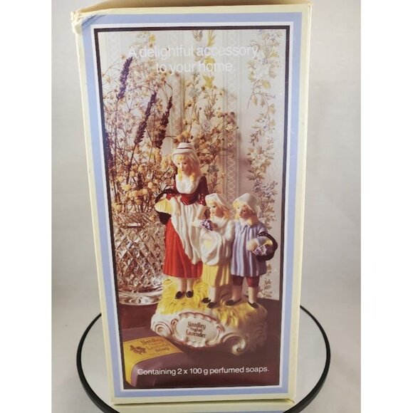 Yardley English Lavender Porcelain Figurine With 2 Perfumed Soaps Collectible - Picture 5 of 7